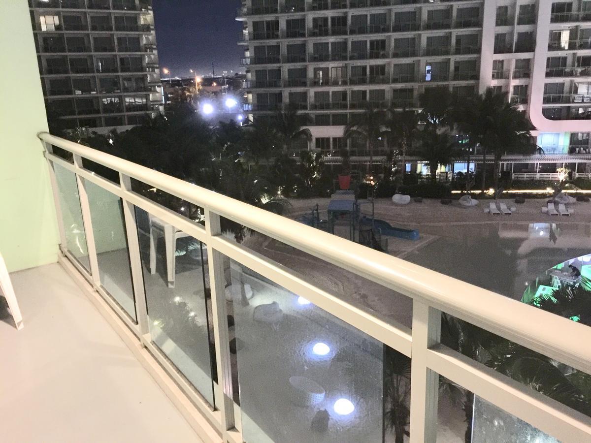 Paranaque City Azure Urban Resort Res. מראה חיצוני תמונה